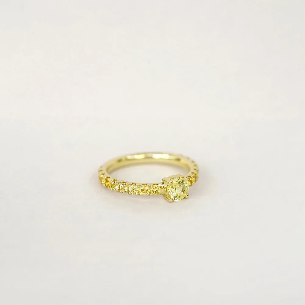 Candy Sweet Yellow 18K Gold Ring w. Sapphires