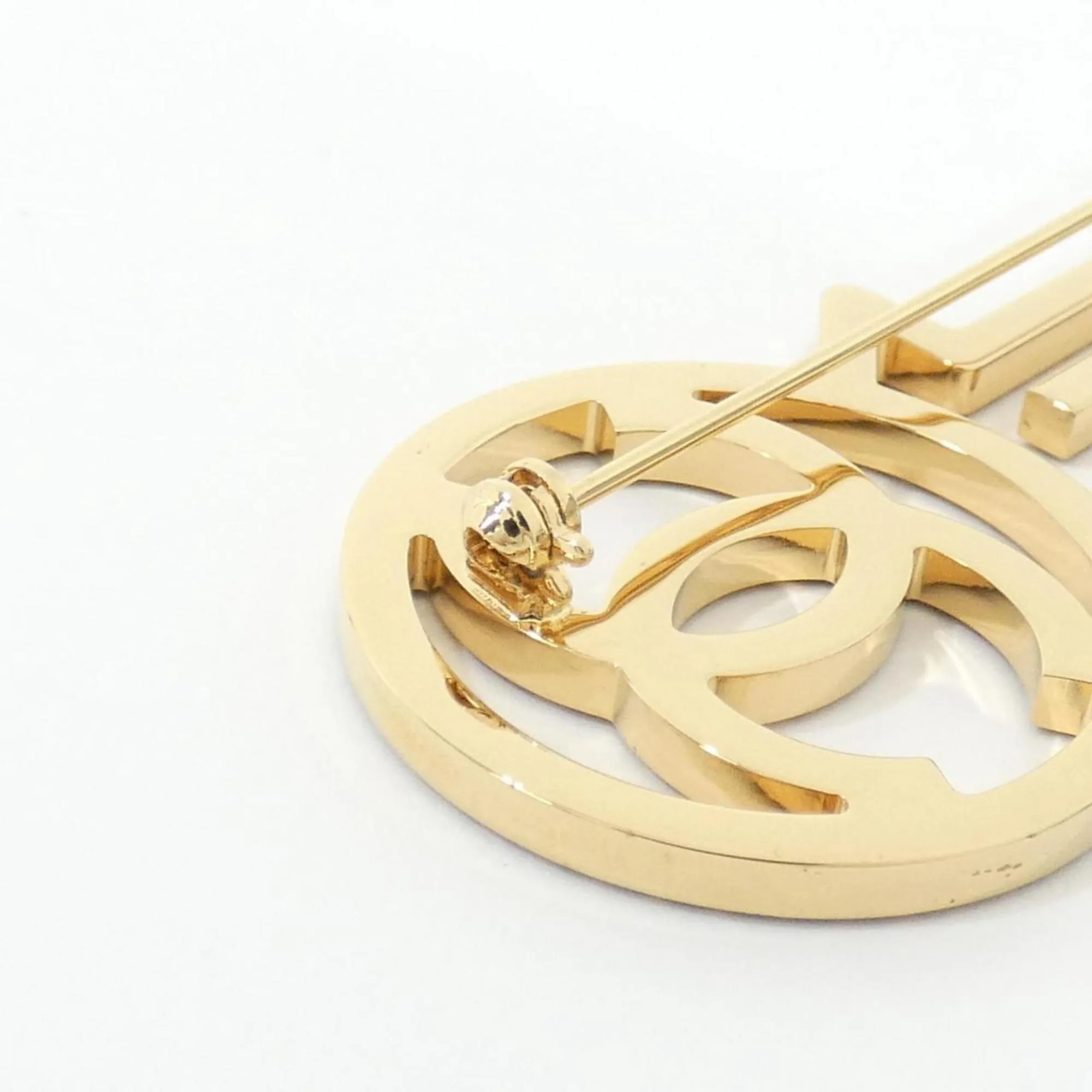 Chanel gold Brooch (Pre-Owned)