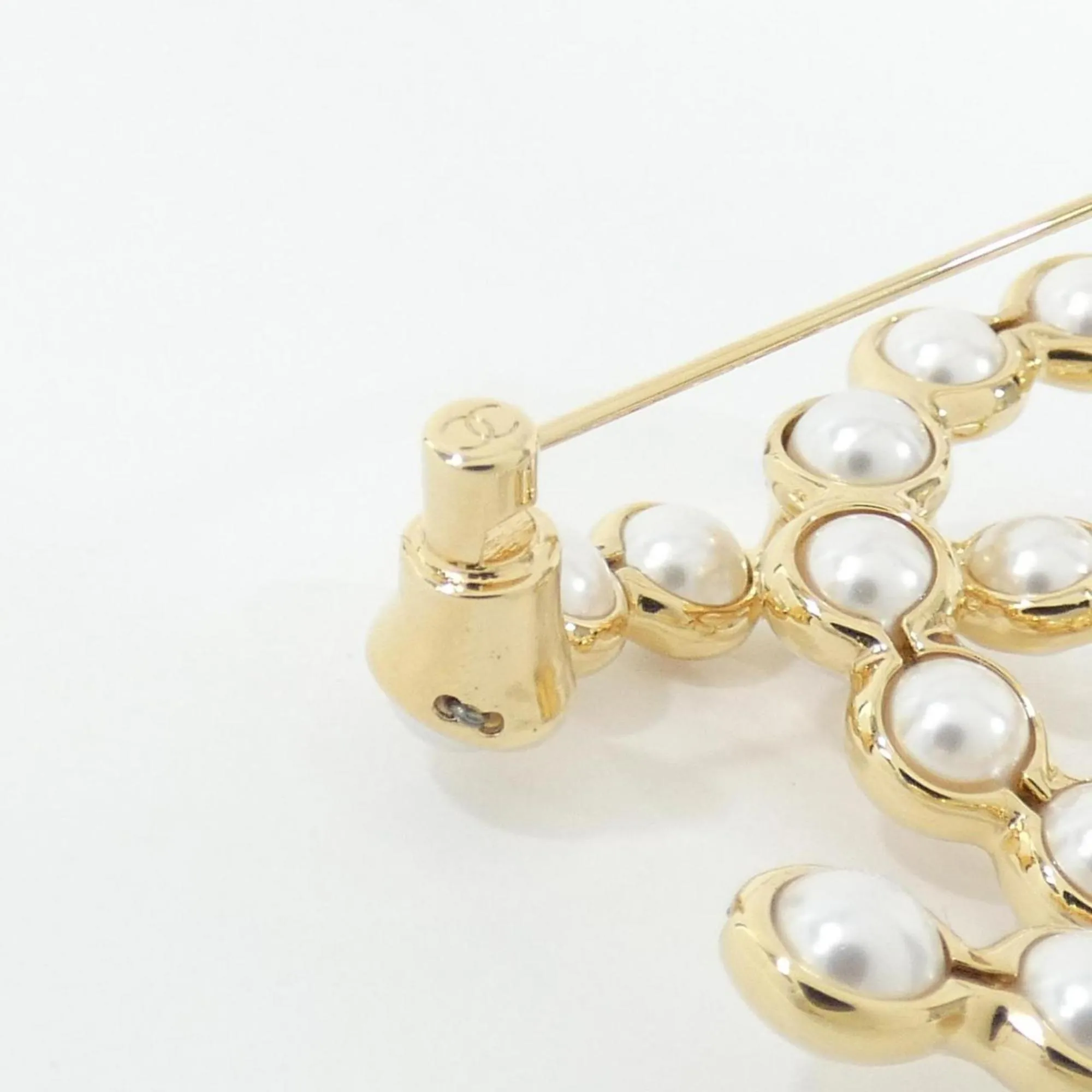 Chanel gold Brooch (Pre-Owned)