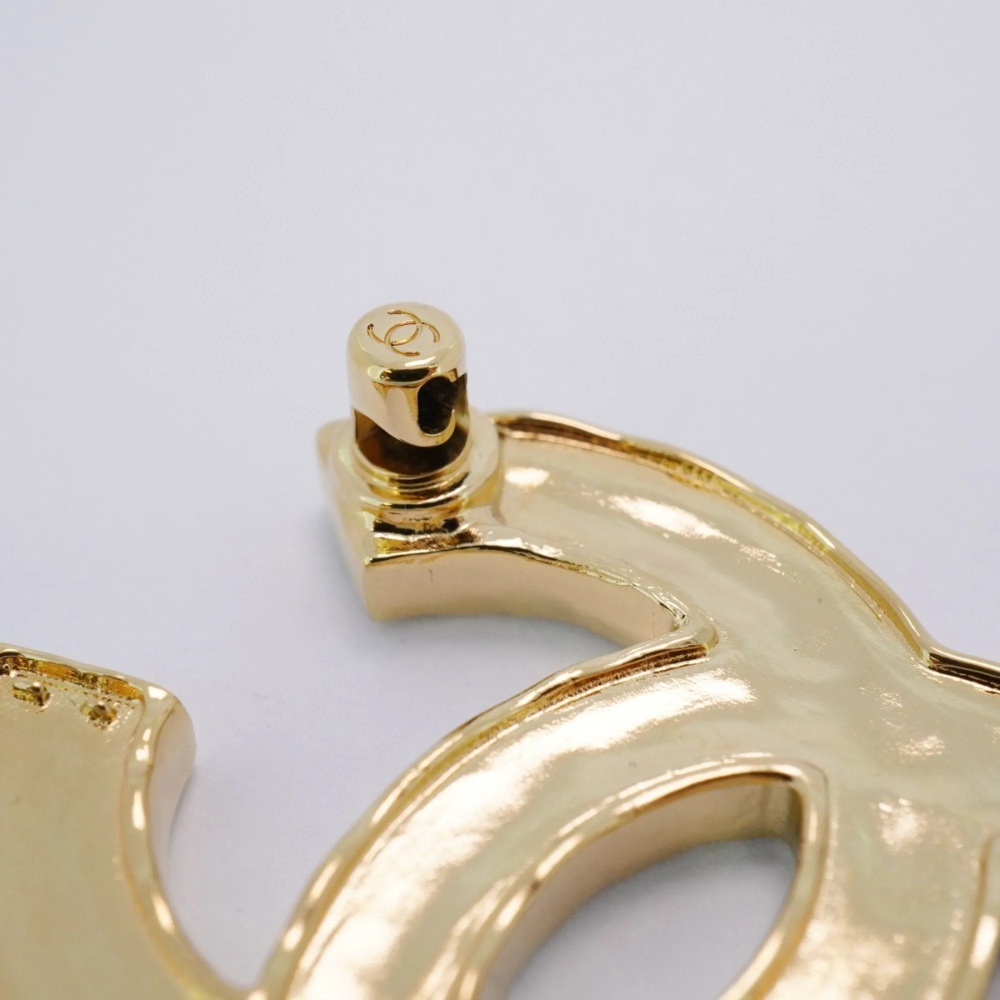 Chanel gold gold Plating Brooch (Pre-Owned)
