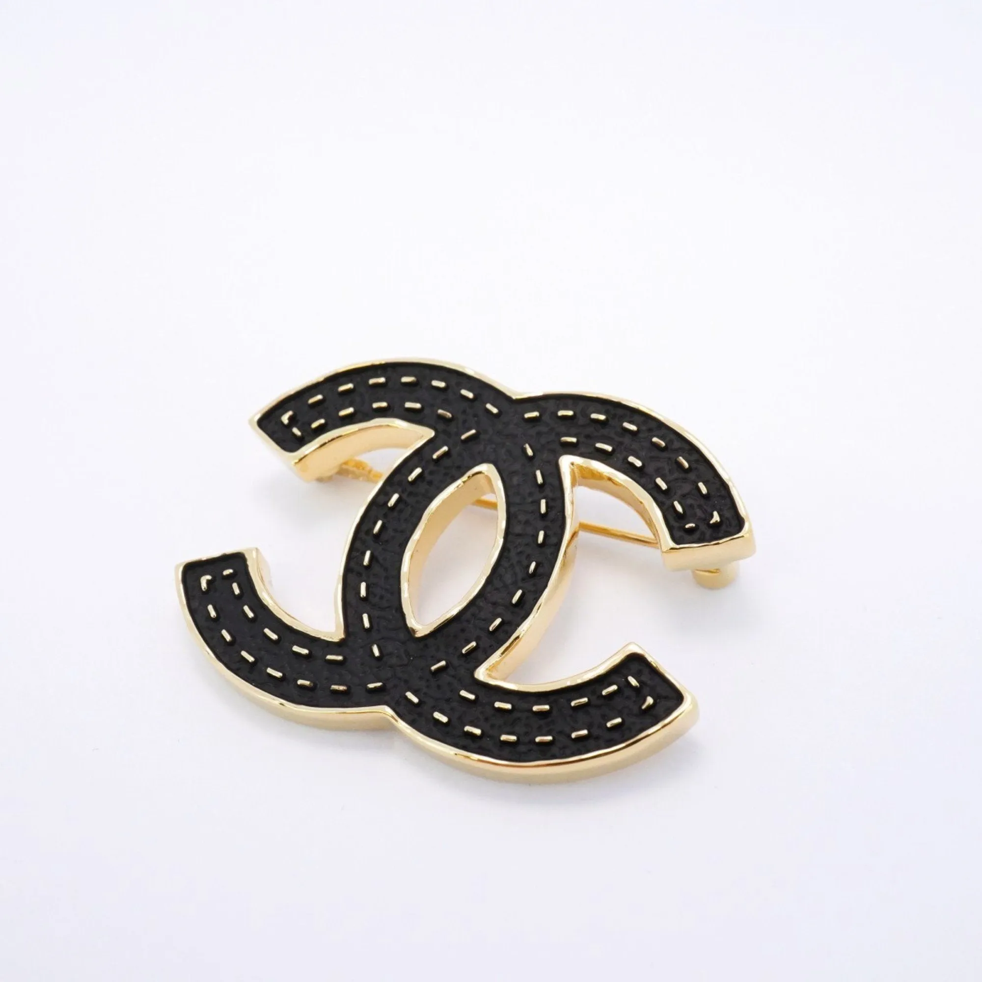 Chanel gold gold Plating Brooch (Pre-Owned)