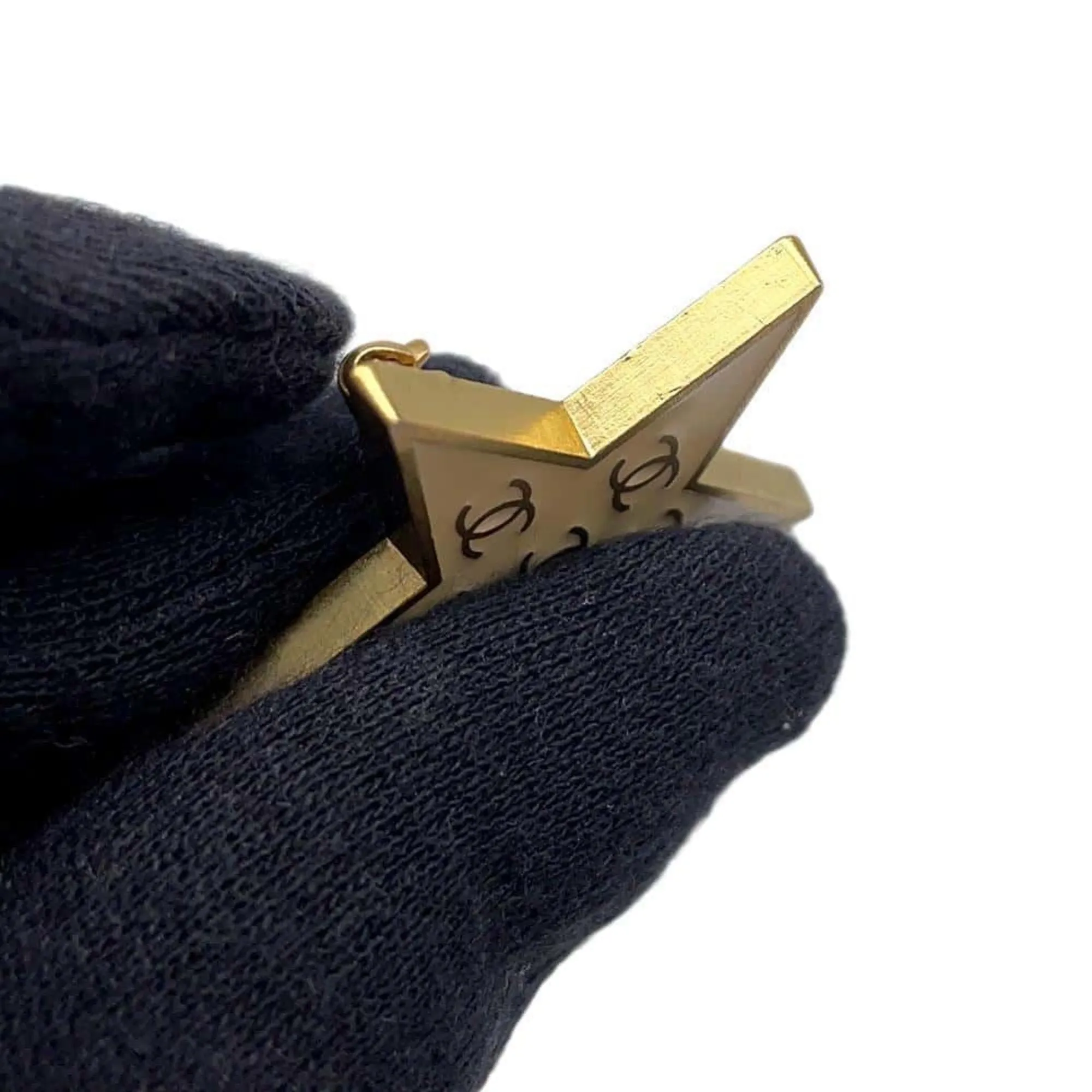 Chanel gold Metal Brooch (Pre-Owned)
