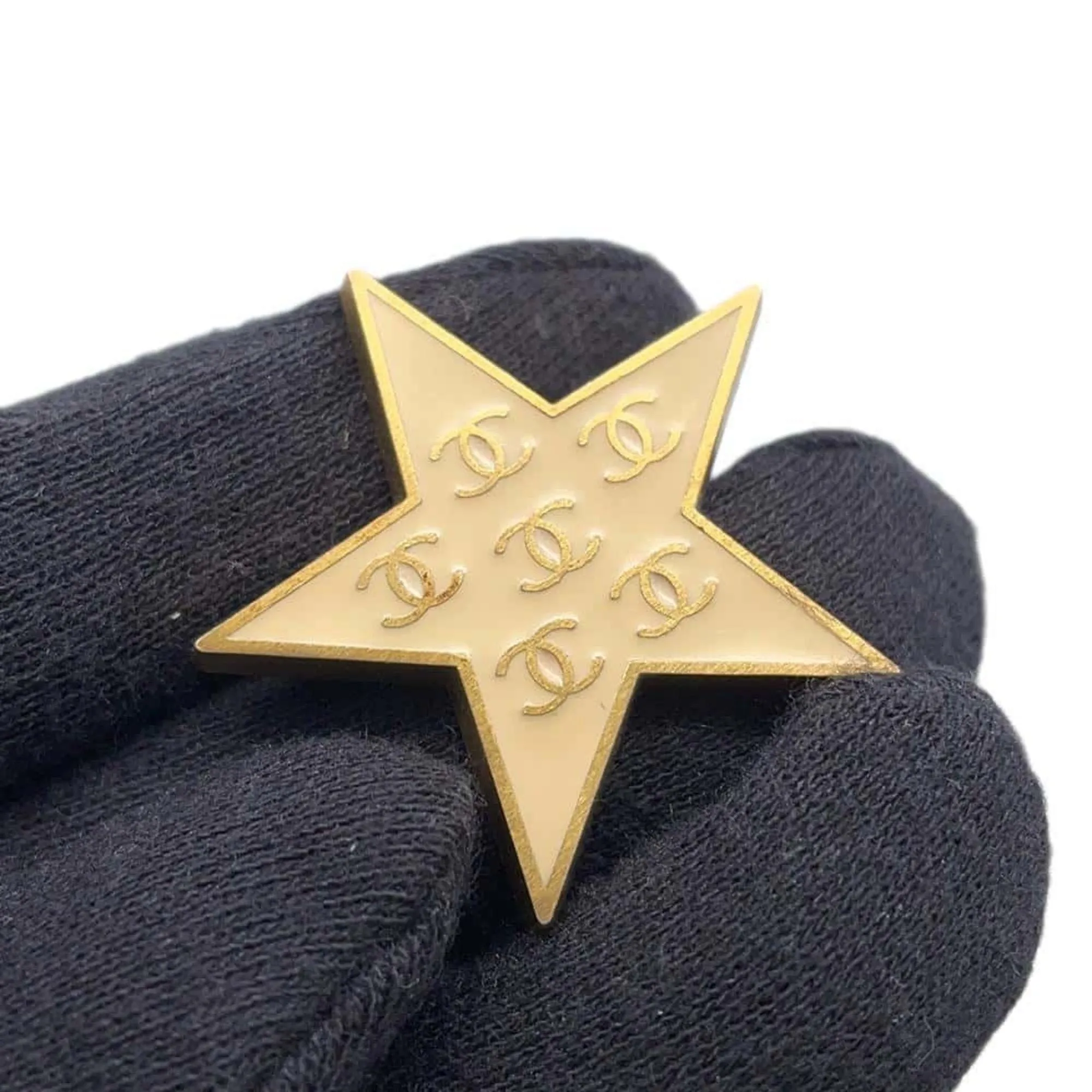 Chanel gold Metal Brooch (Pre-Owned)