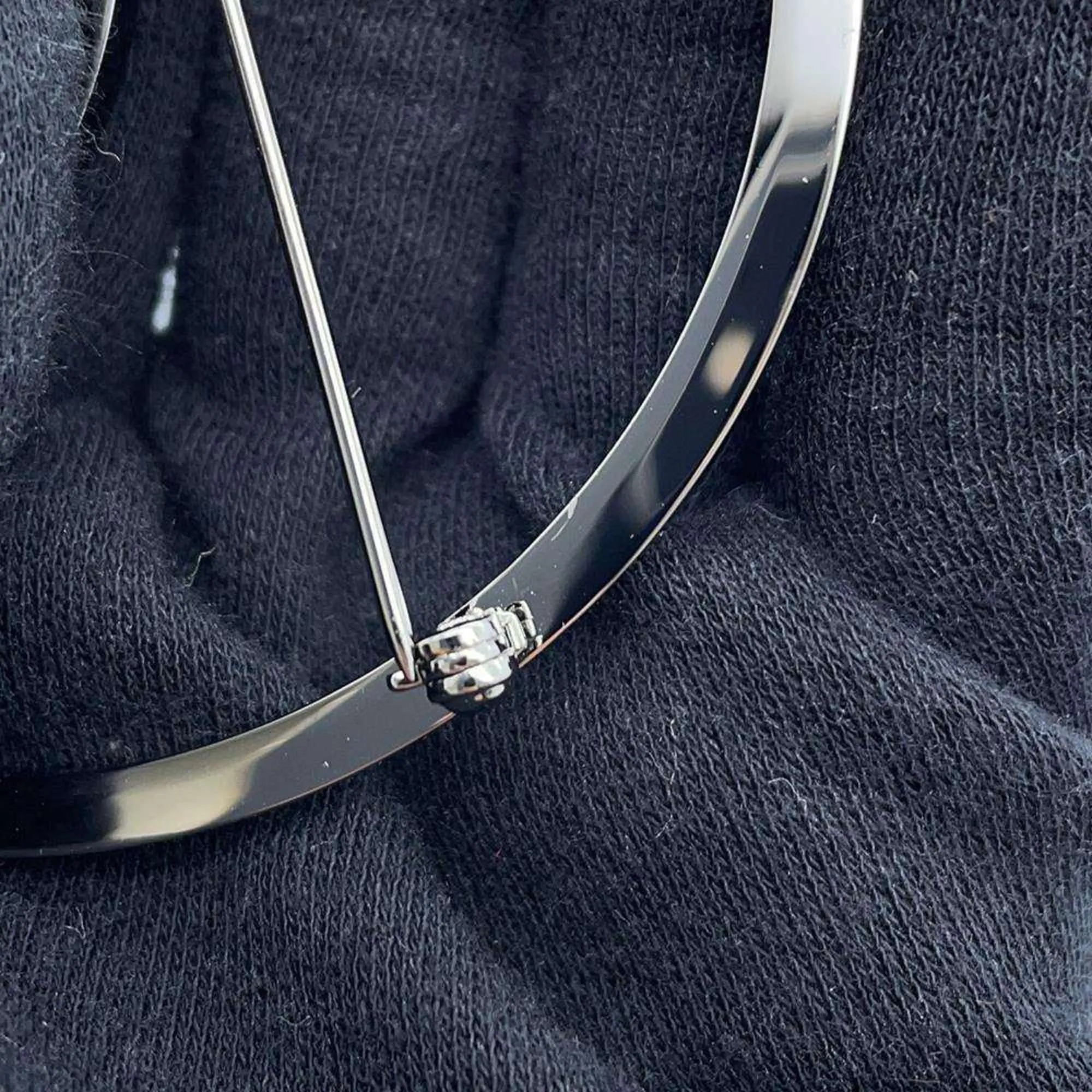 Chanel Metal Brooch (Pre-Owned)