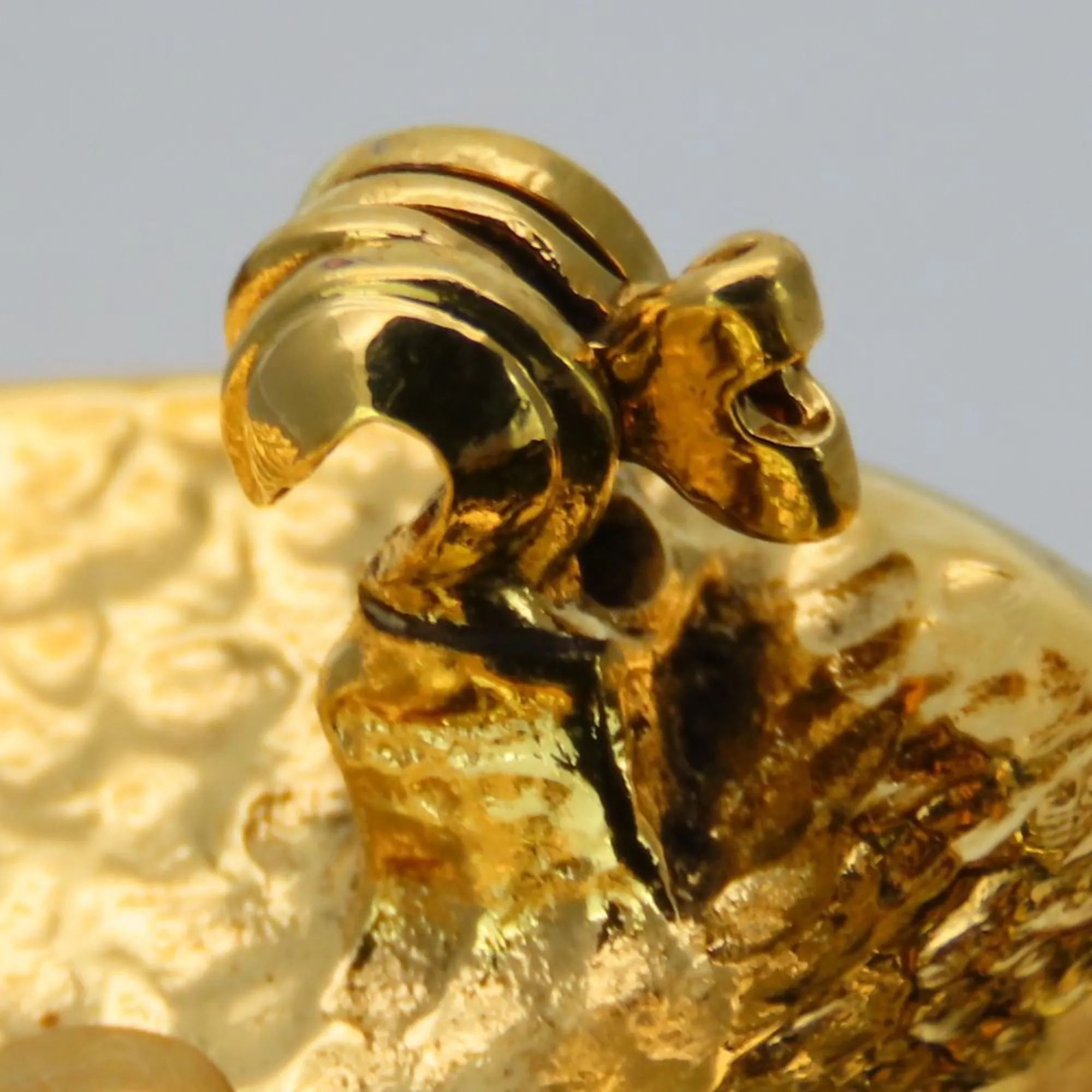 Chanel Metal Brooch (Pre-Owned)