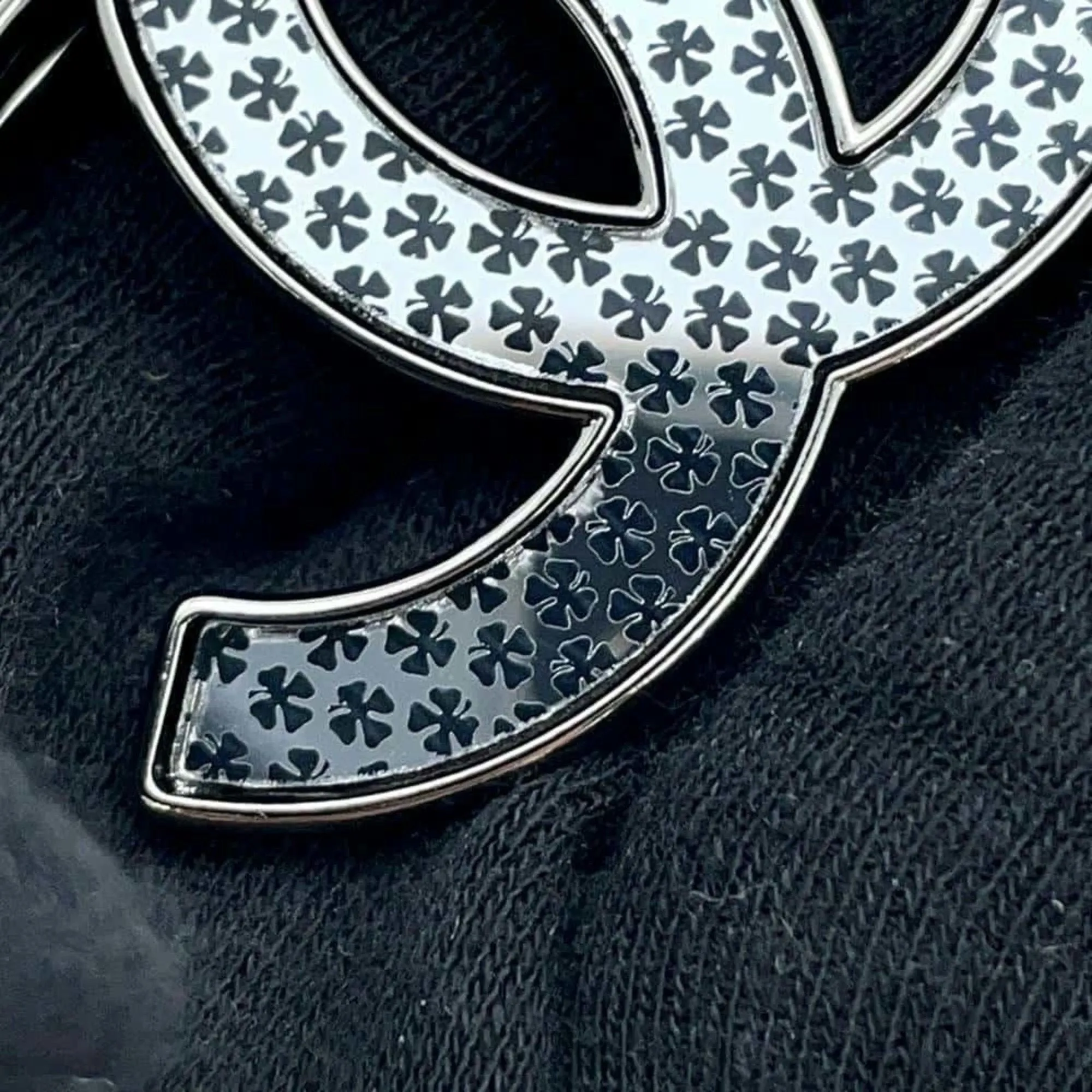Chanel Metal Brooch (Pre-Owned)