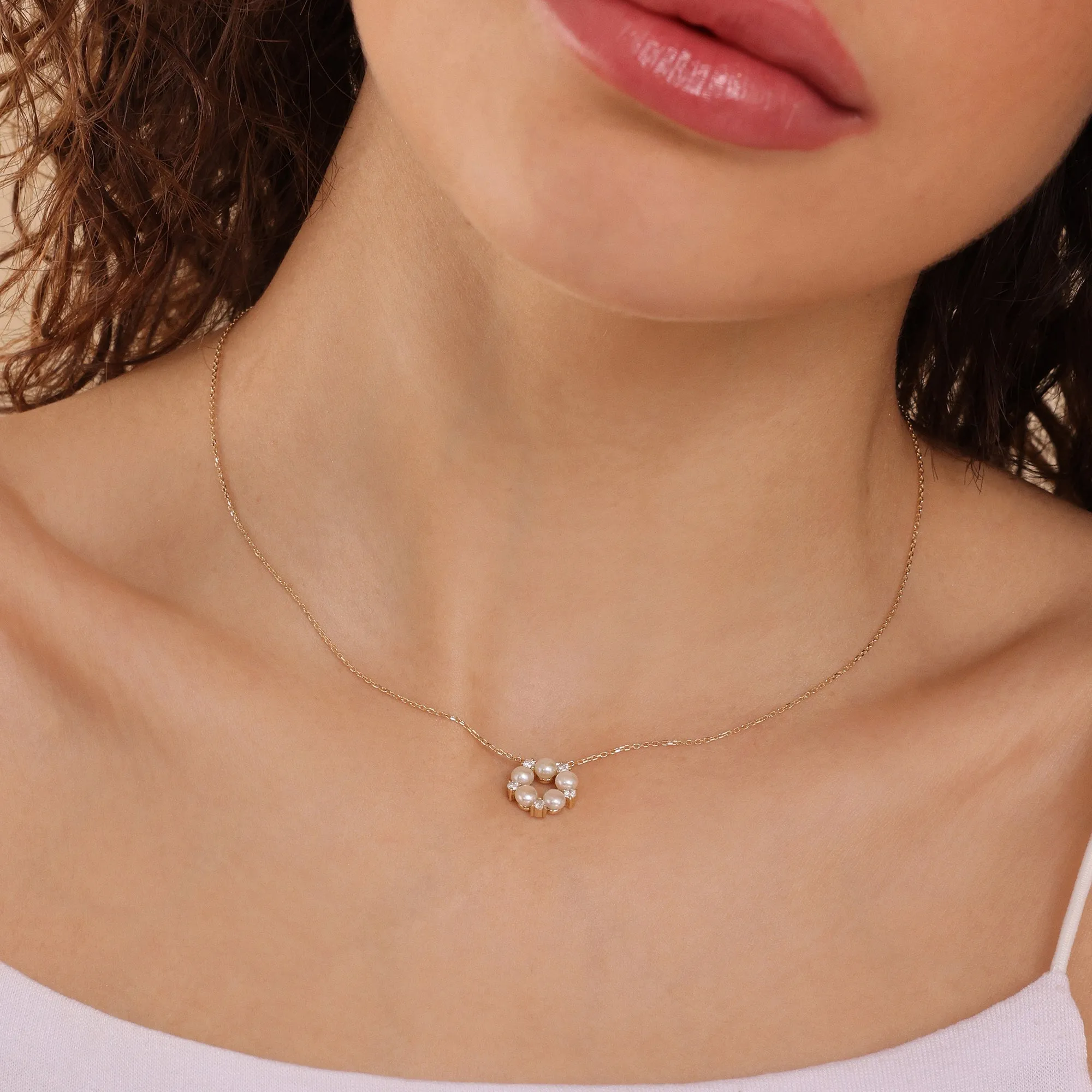 Diamond and Pearl Pendant Necklace, Perla SARAHELISE