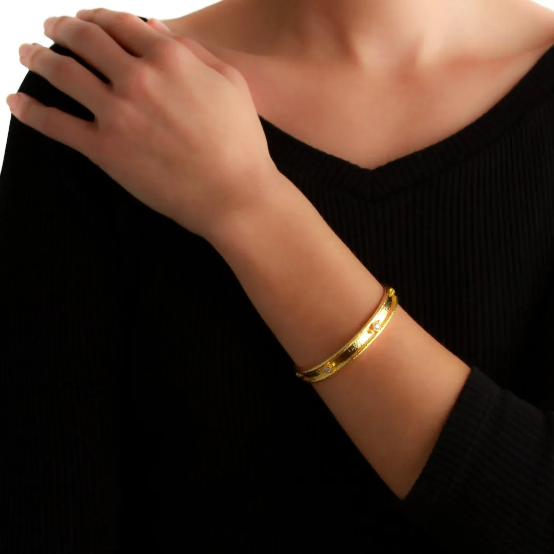 Elizabeth Locke Flat Thin Bangle with Diamonds