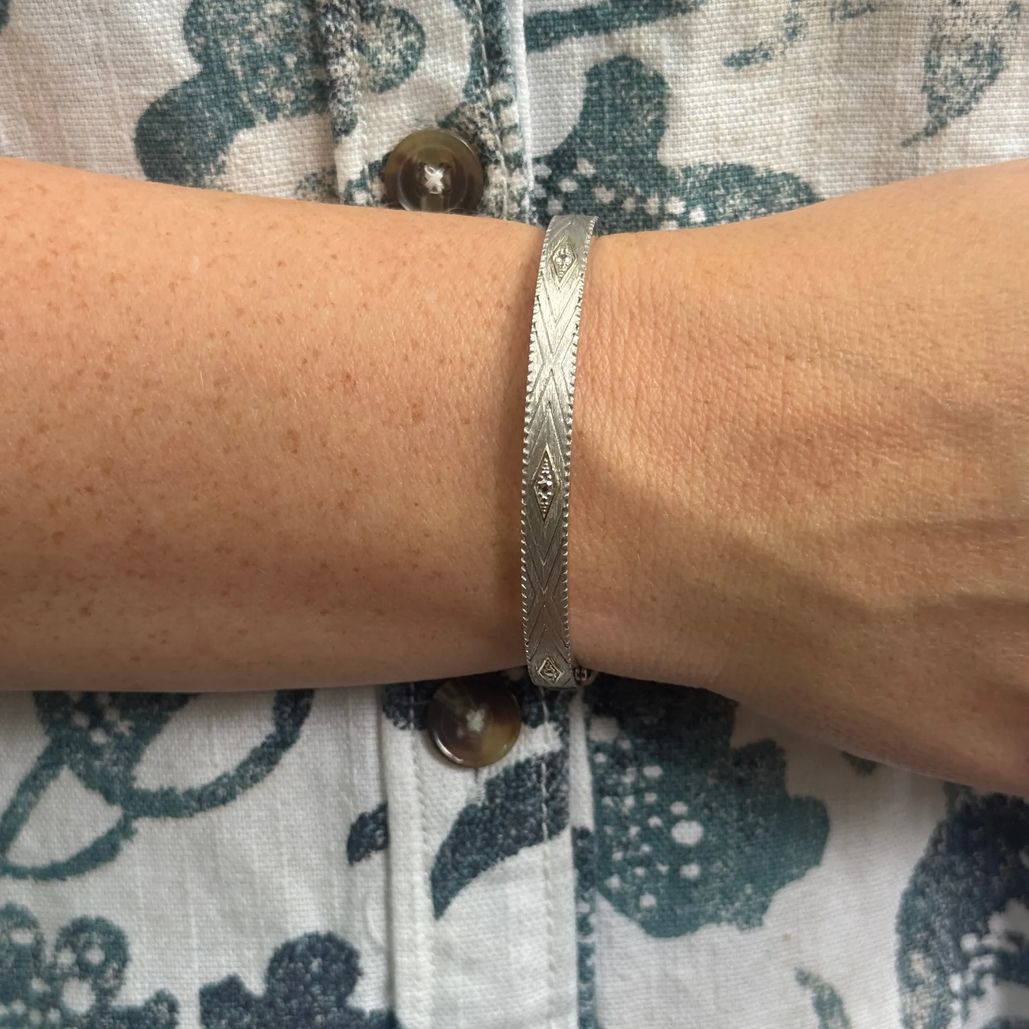 Jude Frances Moroccan Geometric Lined Milgrain Bangle