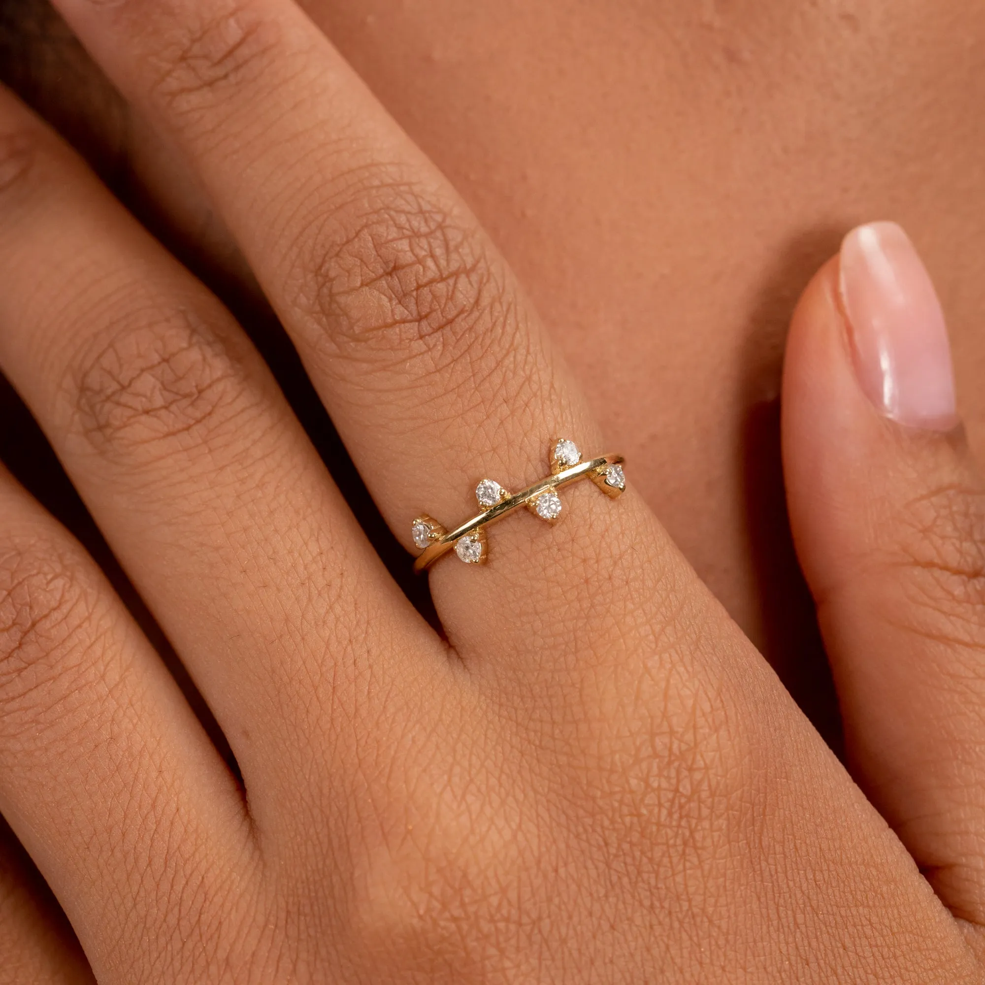 Natural Diamond Zigzag Ring, Della SARAHELISE