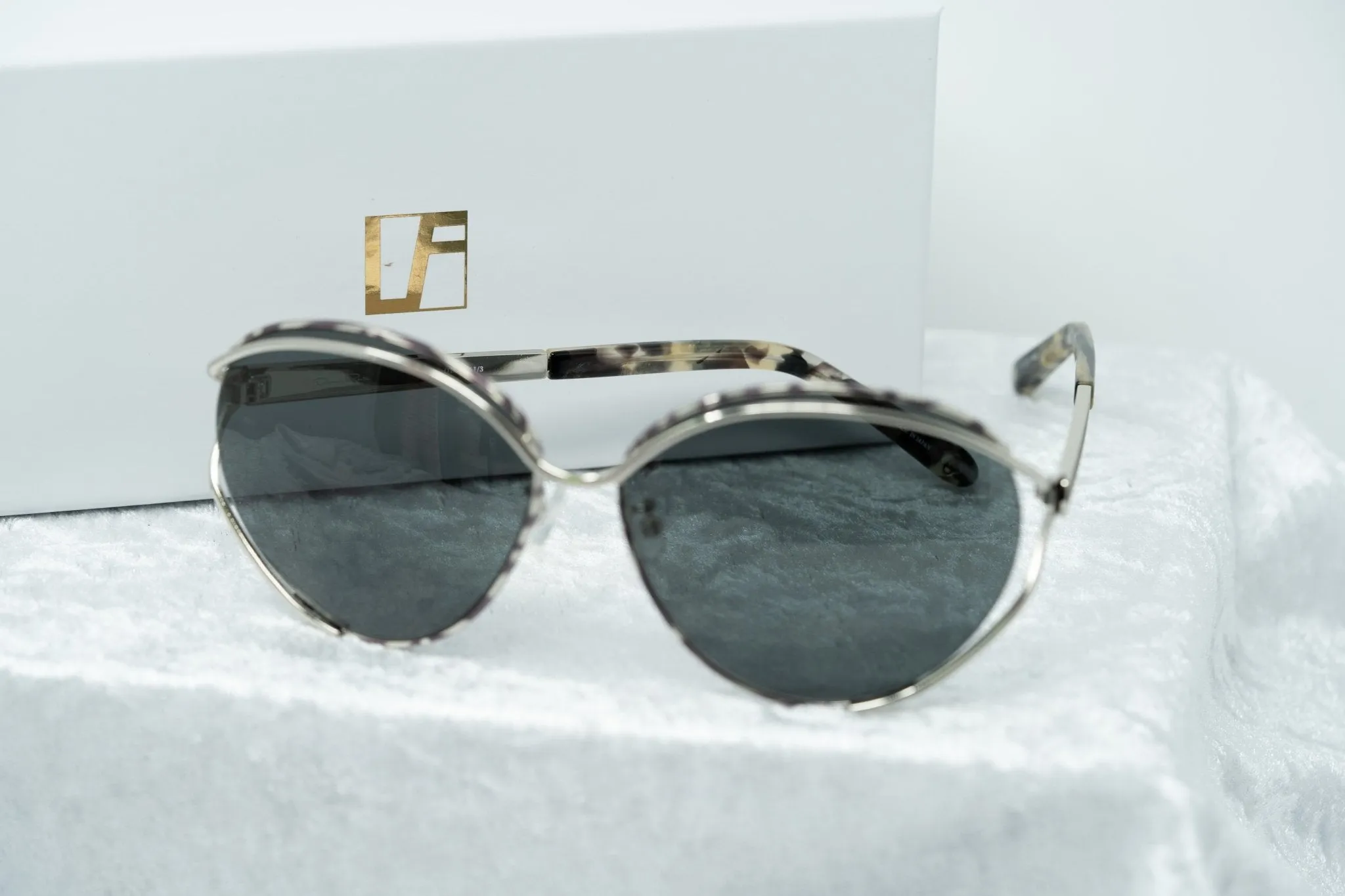 Oscar De La Renta Sunglasses Oval Black White and Grey
