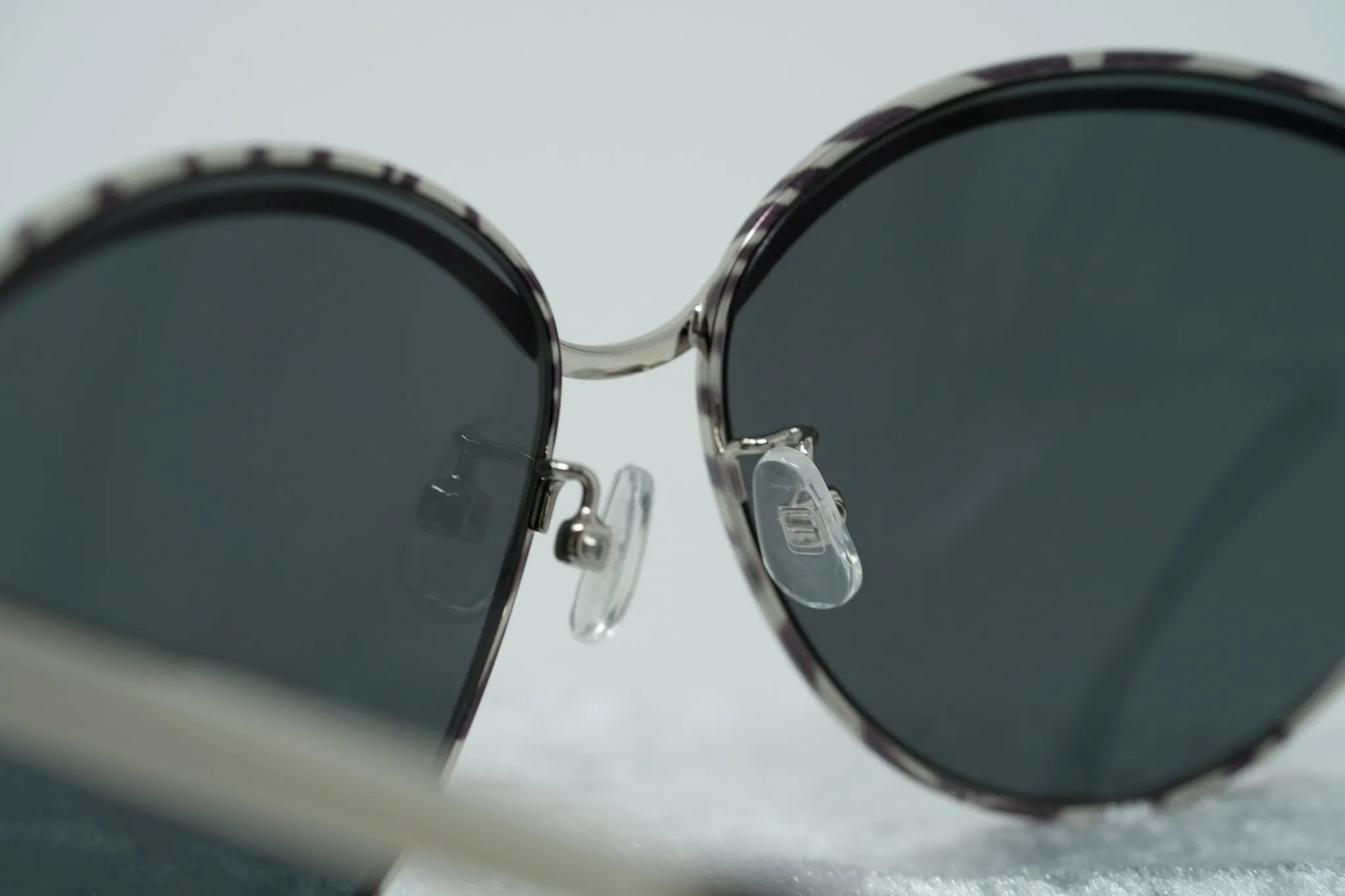 Oscar De La Renta Sunglasses Oval Black White and Grey
