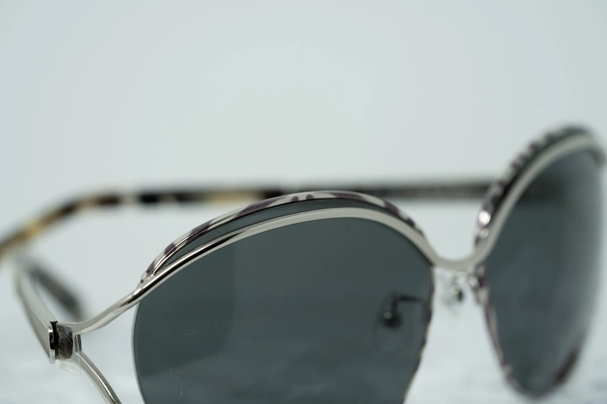 Oscar De La Renta Sunglasses Oval Black White and Grey