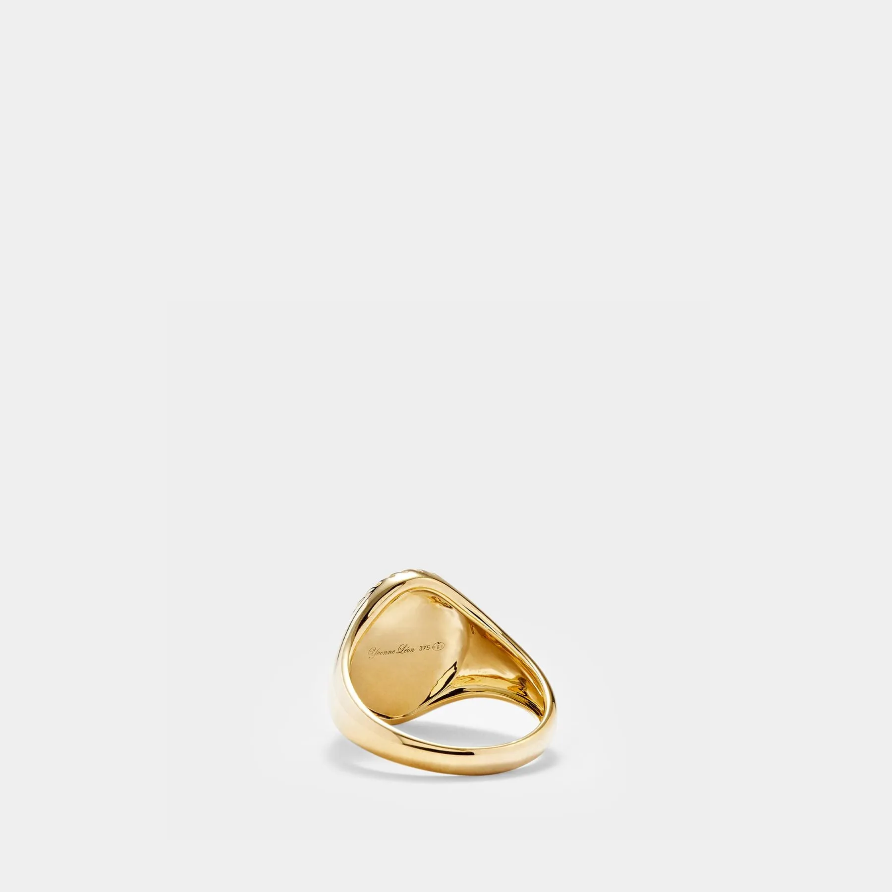 Oval Signet Ring - Mother of pearl and gold