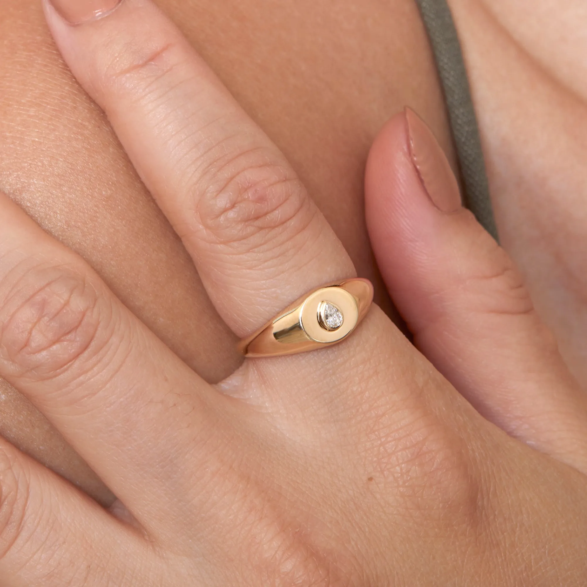 Pear Diamond Signet Ring, Lagrima SARAHELISE