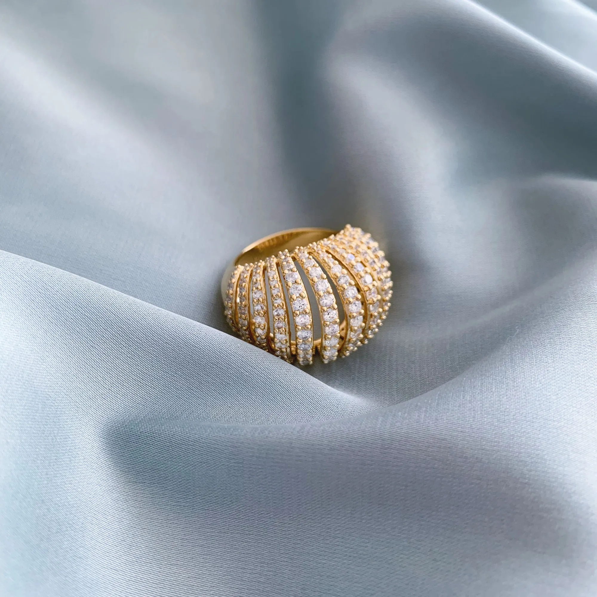 Ribbed VOID 18K Gold Plated Ring w. Zirconias