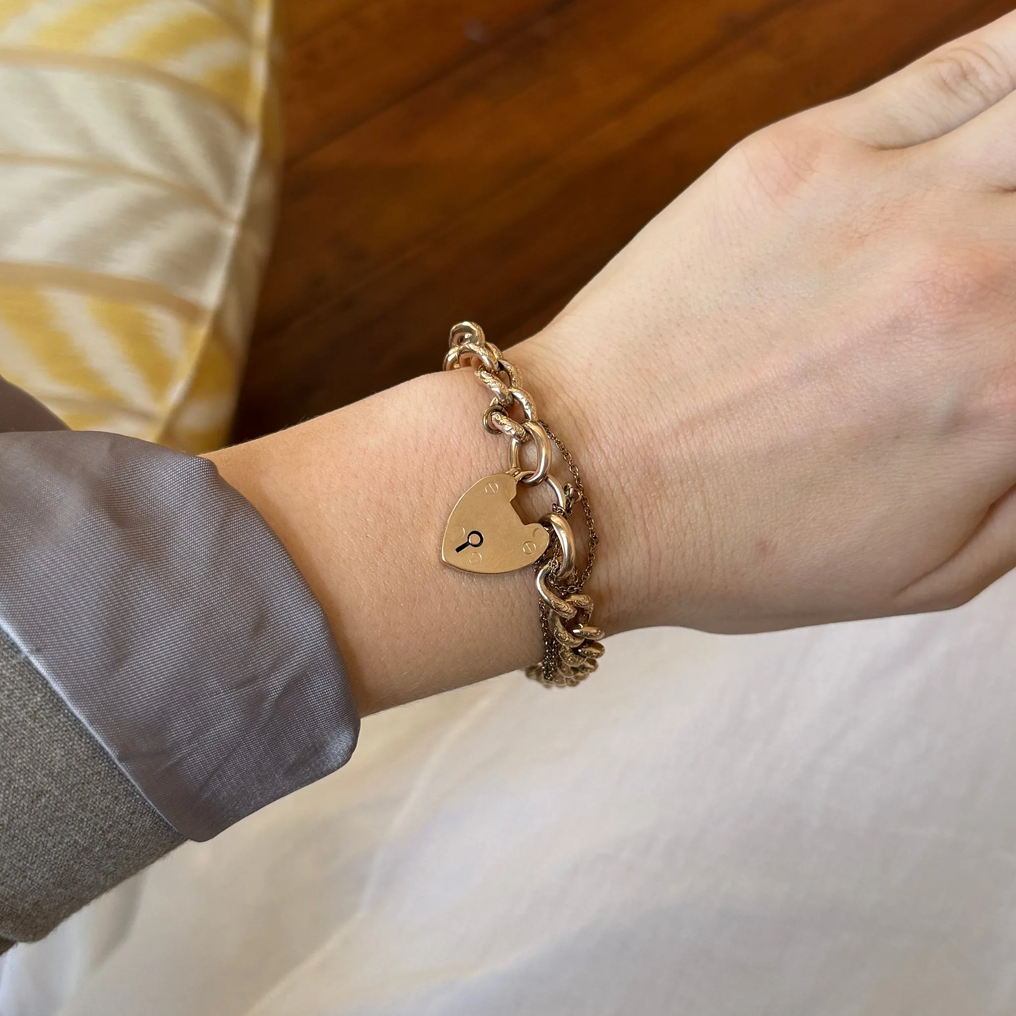 Victorian 9K Gold Heart Padlock Repouss Curb Link Bracelet